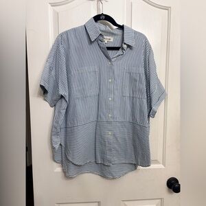 Madewell Blue and White Striped Short-Sleeve Button-Down Shirt